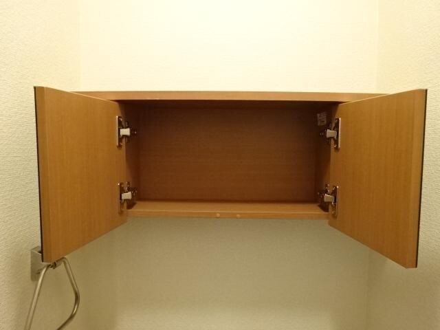 物件内観写真25　(トイレ収納)