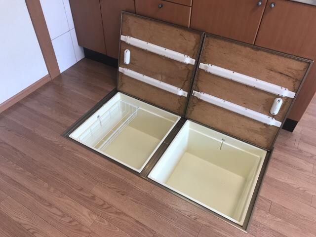 物件内観写真12　(床下収納)