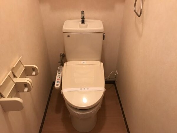 トイレ(シャワー付トイレ)
