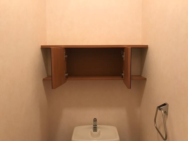物件内観写真20　(トイレ収納)