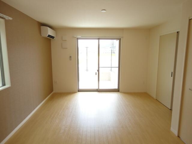 物件内観写真3　(ＬＤＫ（14.7帖）)