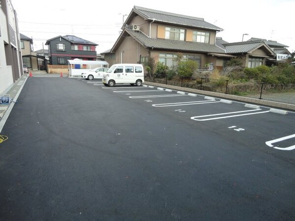 駐車場(外観写真（昼）)