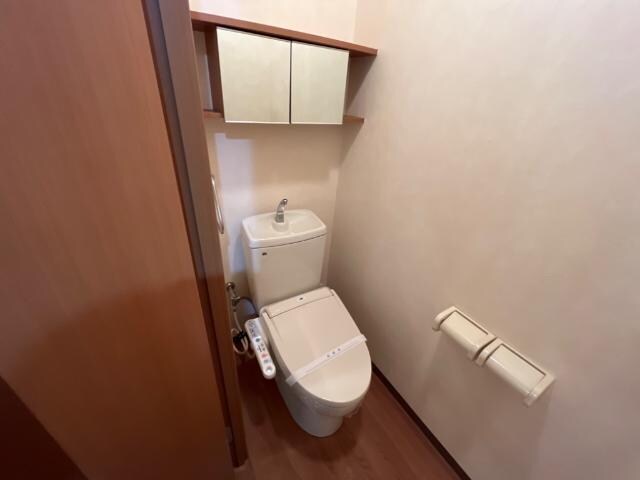 物件内観写真11　(シャワー付トイレ)