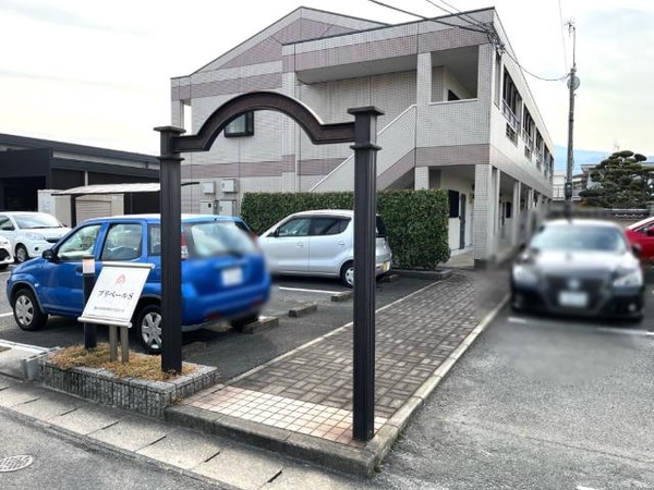 駐車場(外観写真（昼）)