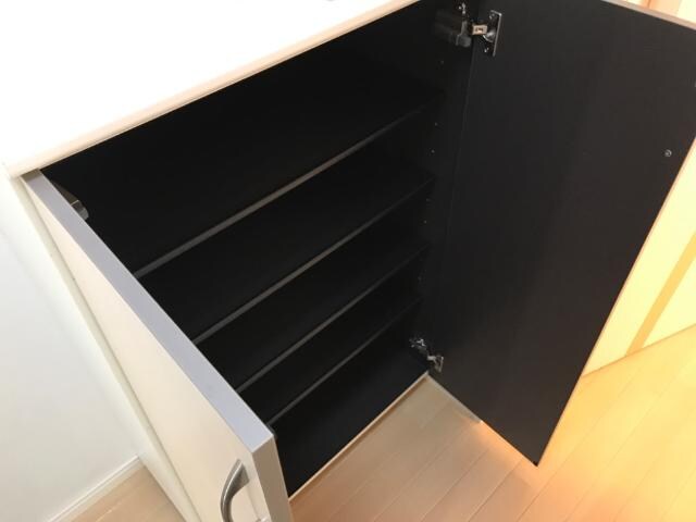 物件内観写真18　(下駄箱)