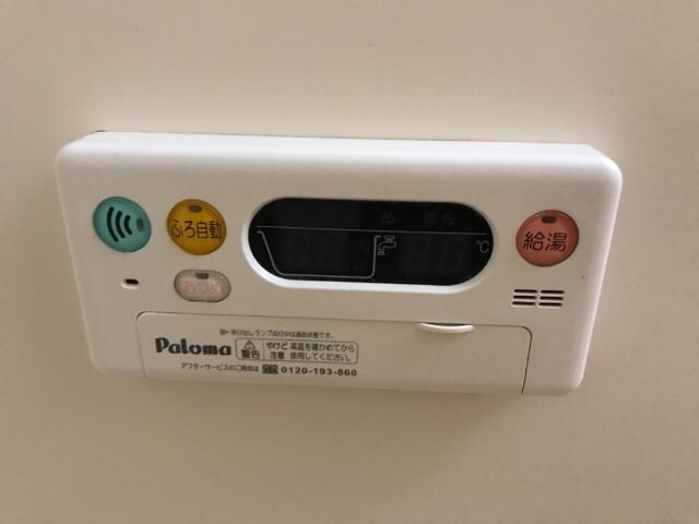 物件内観写真20　(給湯器リモコン)