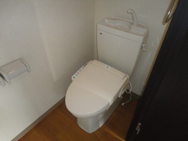 物件内観写真9　(シャワー付トイレ)