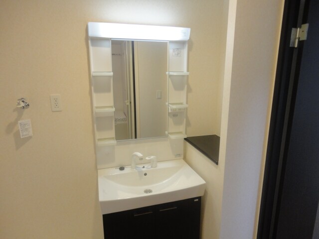 物件内観写真12　(洗髪洗面化粧台)