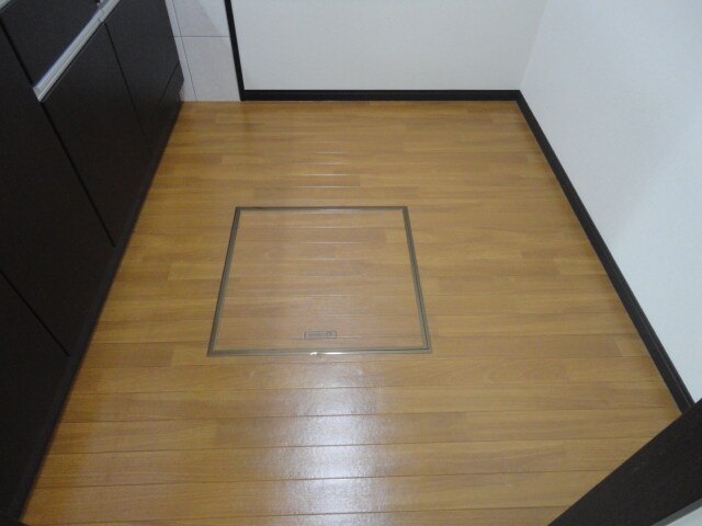 物件内観写真25　(床下収納)