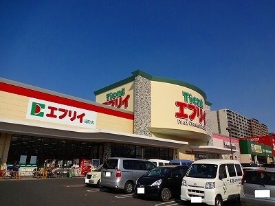 物件外観写真7　(エブリィ緑町店まで800m)
