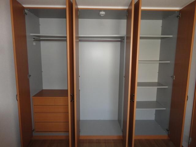 物件内観写真13　(洋室Ｂ収納)