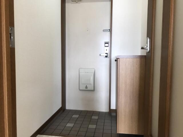 物件内観写真27　(玄関)