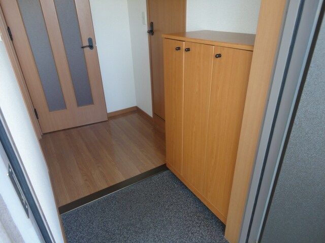 物件内観写真2　(玄関)