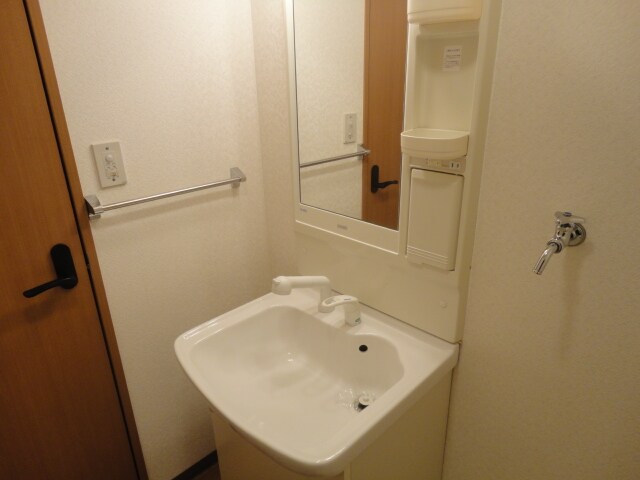 物件内観写真4　(洗髪洗面化粧台)