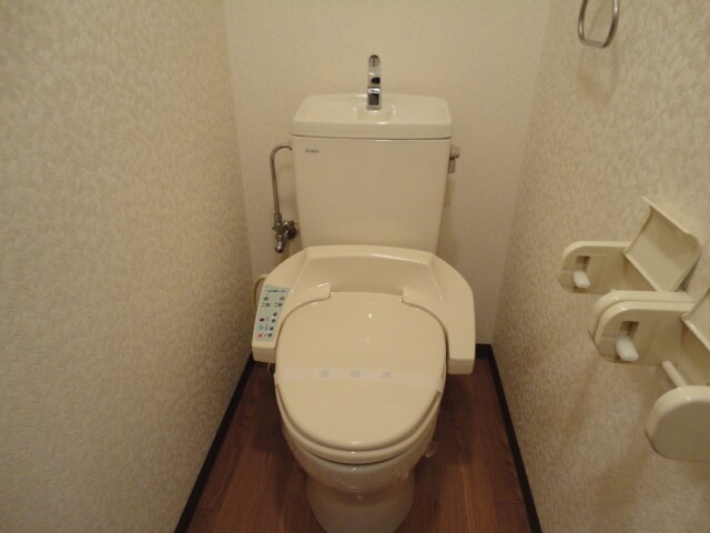 物件内観写真11　(シャワー付トイレ)