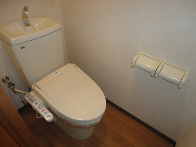 物件内観写真10　(シャワー付トイレ)