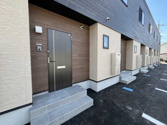 物件外観写真4　(毎日通るエントランスはこのようになっています)