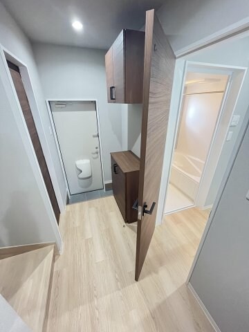 物件内観写真10　(シンプルで使いやすい玄関です)