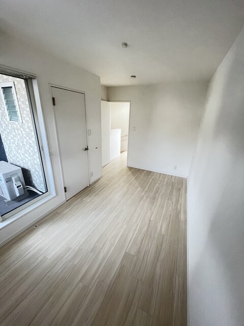 物件内観写真10　(こちらの居間で趣味の時間をお楽しみください)