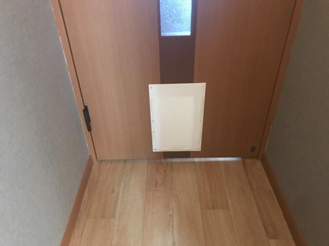 物件内観写真17　(ペットくぐり戸)