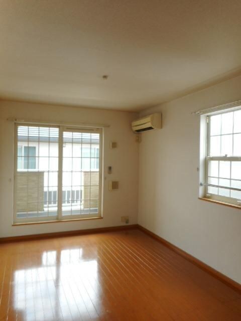 物件内観写真10　(写真は同タイプ別部屋)