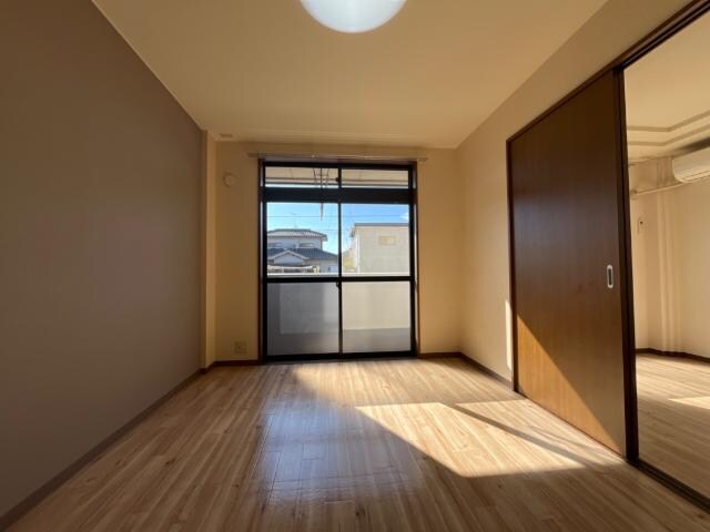 物件内観写真4　(洋室)