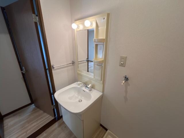 物件内観写真8　(洗髪洗面化粧台)