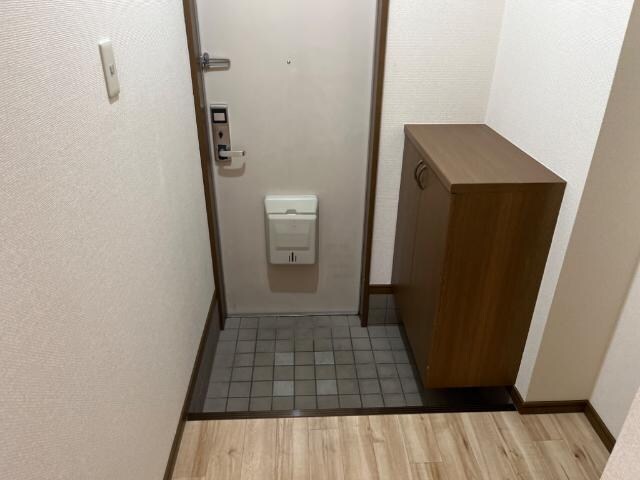 物件内観写真11　(玄関)