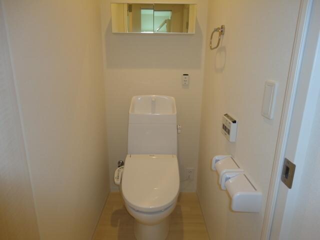 物件内観写真12　(シャワー付トイレ)