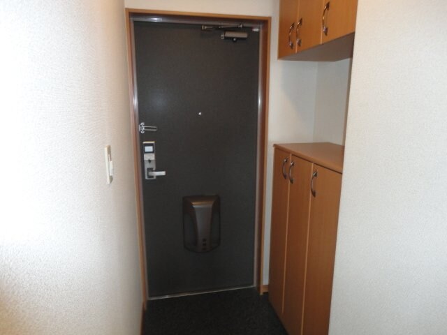 物件内観写真19　(玄関（下駄箱）)