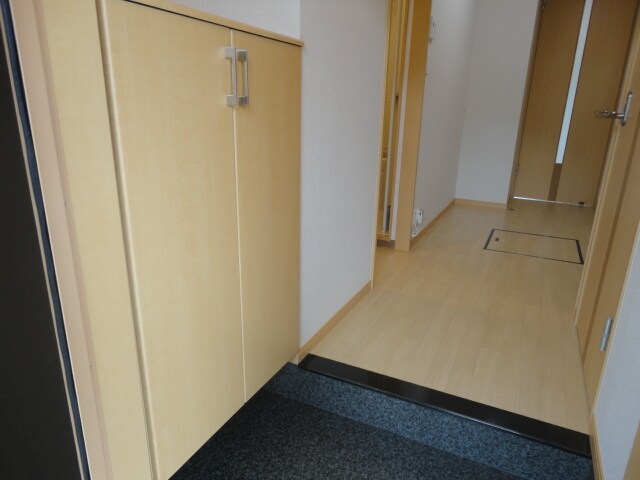 物件内観写真2　(下駄箱)