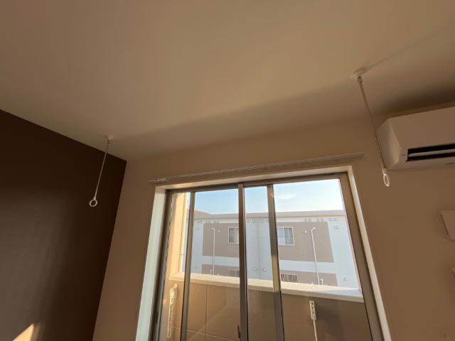 物件内観写真12　(室内物干し)