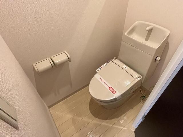 物件内観写真14　(シャワー付トイレ)