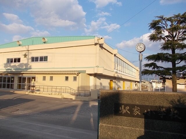 物件外観写真2　(駅家小学校まで800m)