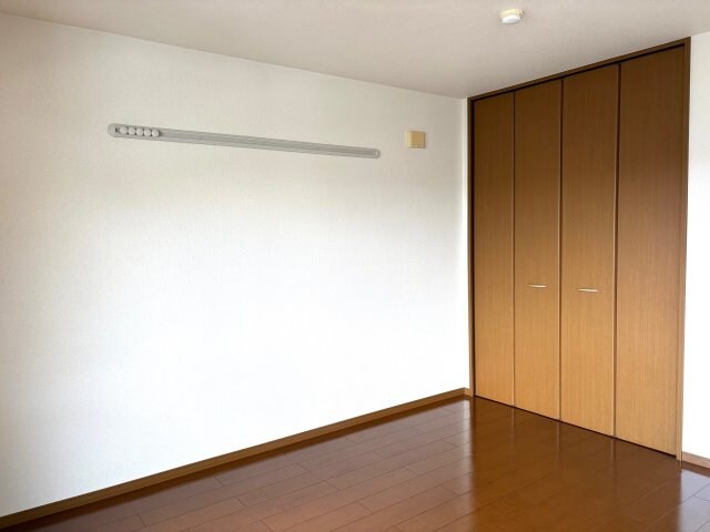 物件内観写真10　(南側洋室)