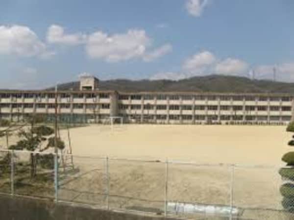 周辺環境(福山市立神辺東中学校 1877m)