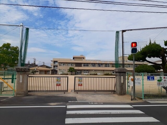 物件外観写真7　(川口小学校まで700m)