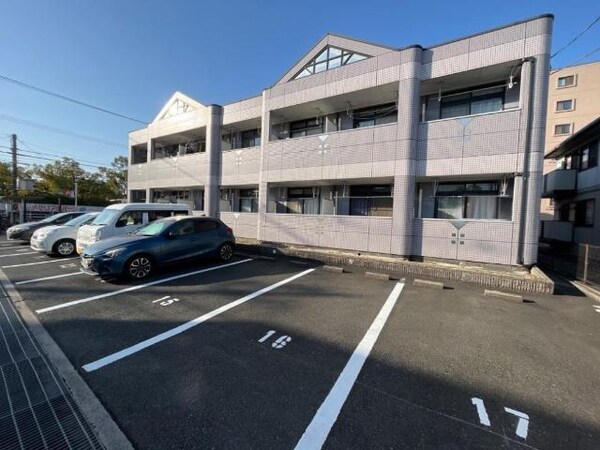 駐車場(外観写真（昼）)