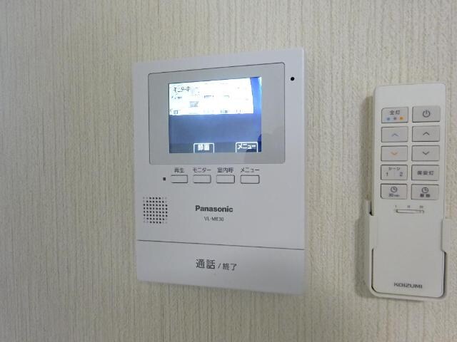 物件内観写真12　(カメラ付インターホン)