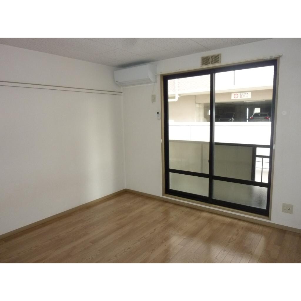 物件内観写真3　(洋室)