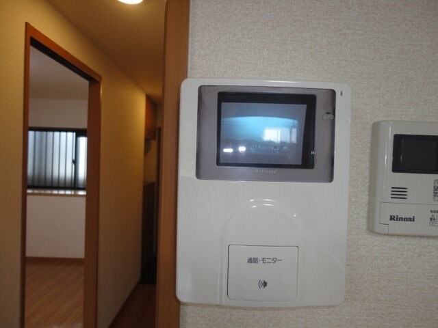 物件内観写真14　(カメラ付インターホン)