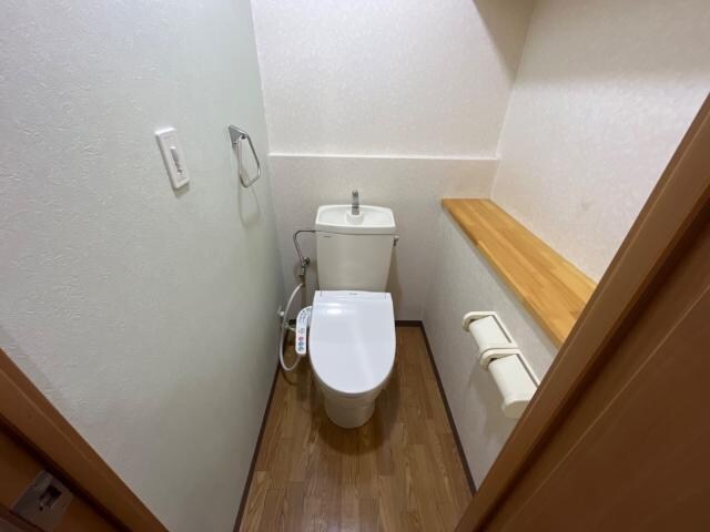 物件内観写真16　(シャワー付トイレ)