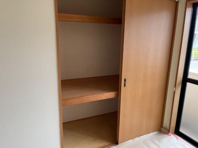 物件内観写真20　(押入れ)