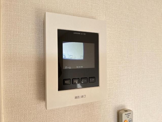 物件内観写真16　(カメラ付インターホン)