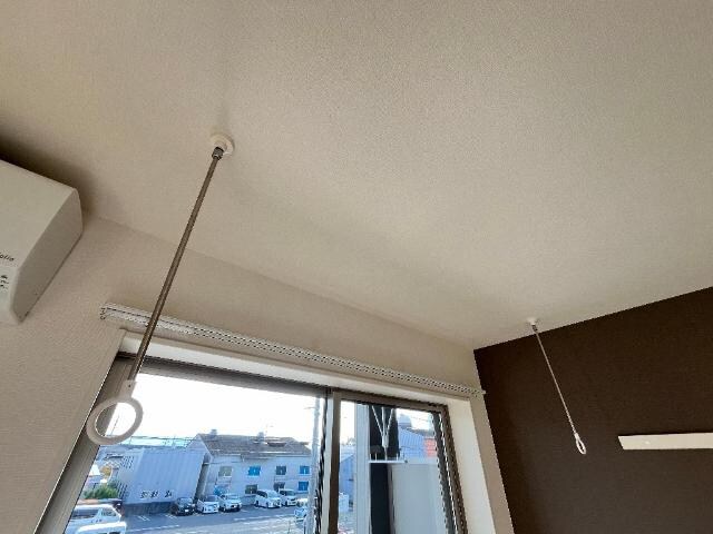 物件内観写真25　(室内物干し金物)