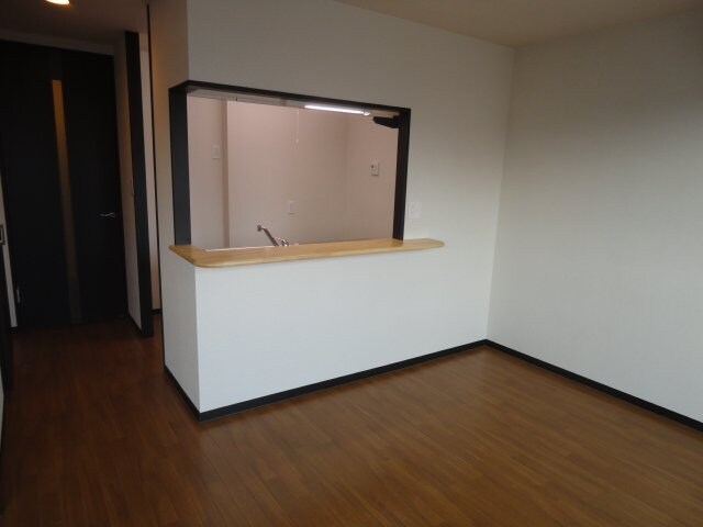 物件内観写真4　(リビング)