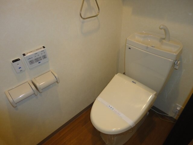 物件内観写真11　(シャワー付トイレ)