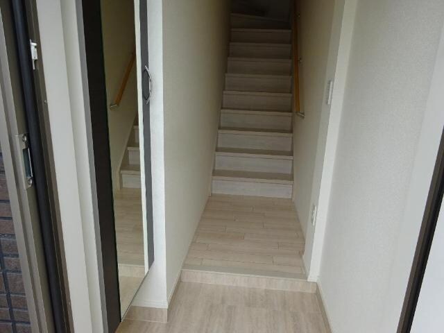 物件内観写真3　(玄関)