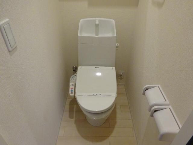 物件内観写真14　(シャワー付トイレ)