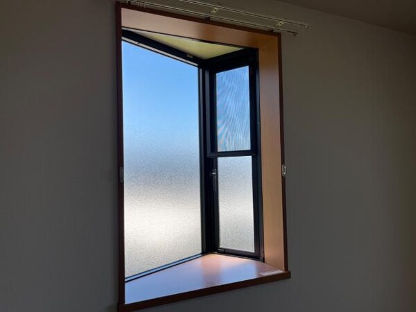 建物設備(出窓)